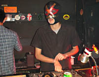 GFT こと謎の覆面 DJ
